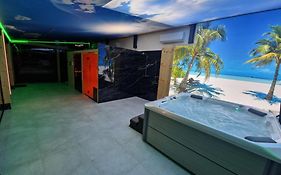 VILLA DORA - CENTRUM, PODGRZEWANY BASEN, SAUNA, Plac zabaw, Parking
